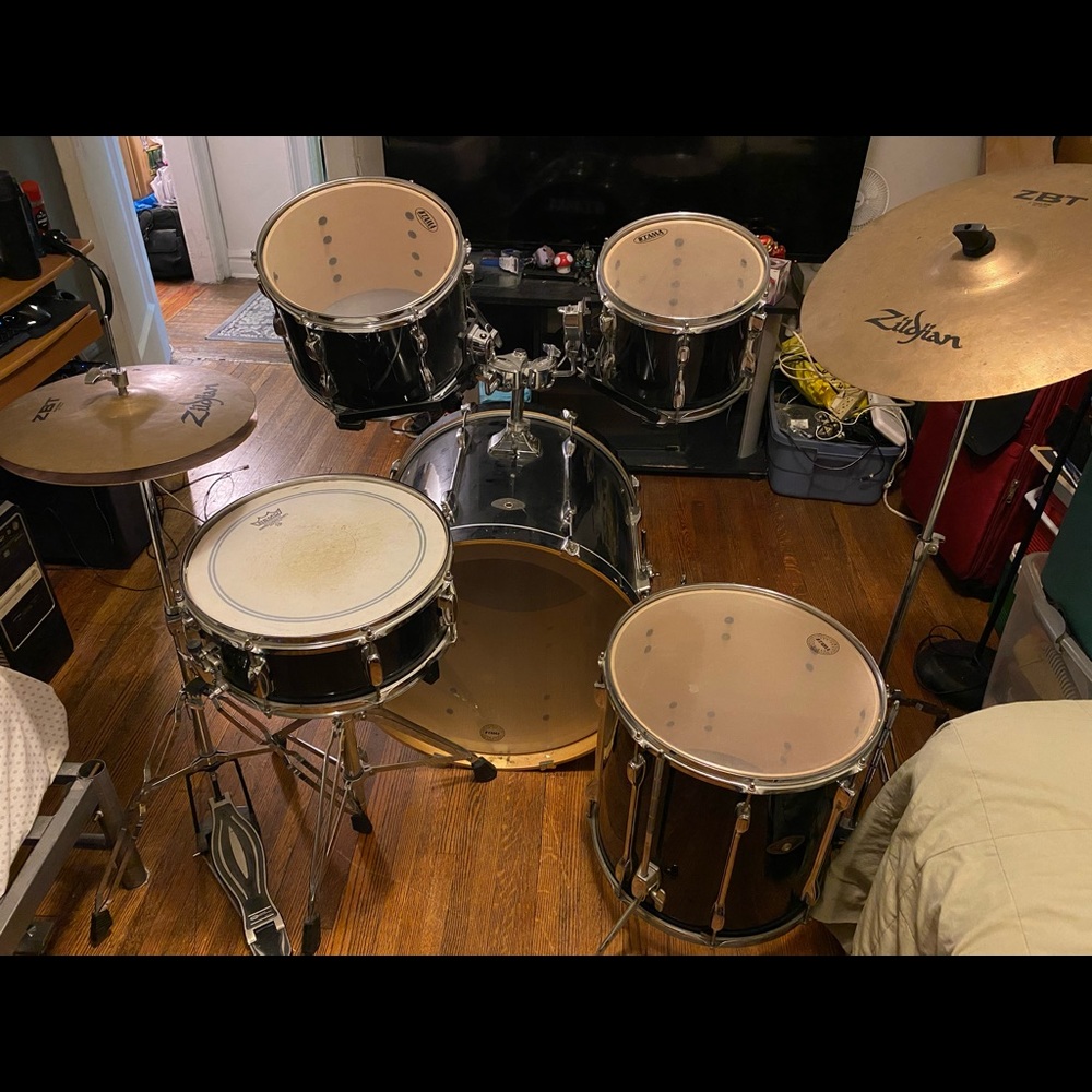 A 5 piece TAMA drum set